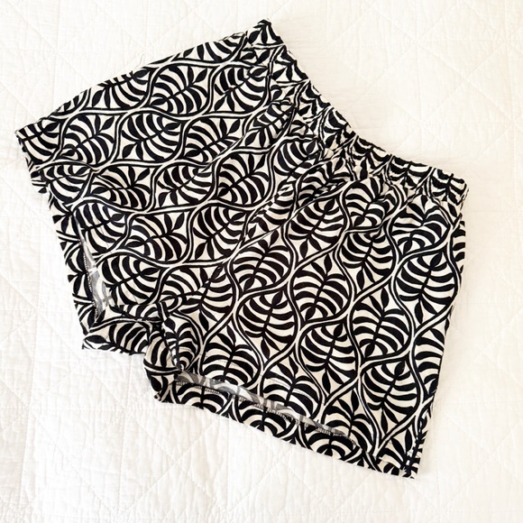 Alice Blue Black Cream Patterned Shorts XL - Picture 1 of 3